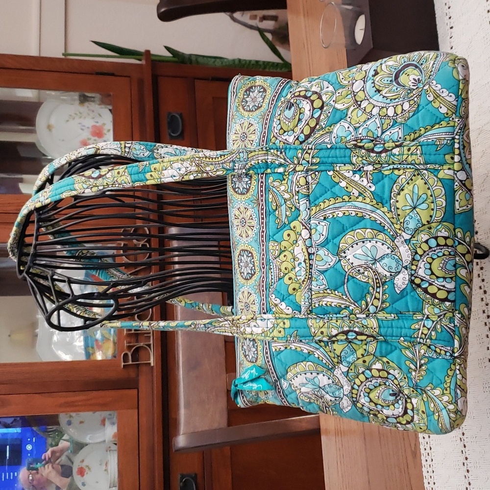 Retired Vera Bradley Pattern (Rare Find) VERY GOOD CONDITION